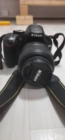 Продам зеркальный фотоаппарат Nikon D5200