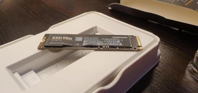 Продам  Samsung SSD 980 - NVMe M.2 - 1террабайт - 1